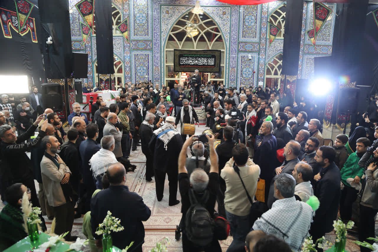 وداع مردم تهران با پیکرهای ۱۰۰ شهید گمنام در موزه ملی انقلاب اسلامی و دفاع مقدس