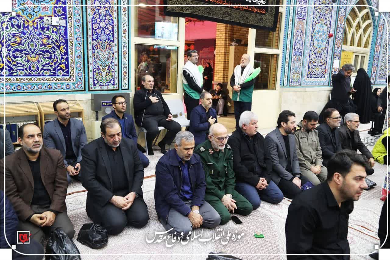 وداع مردم تهران با پیکرهای ۱۰۰ شهید گمنام در موزه ملی انقلاب اسلامی و دفاع مقدس