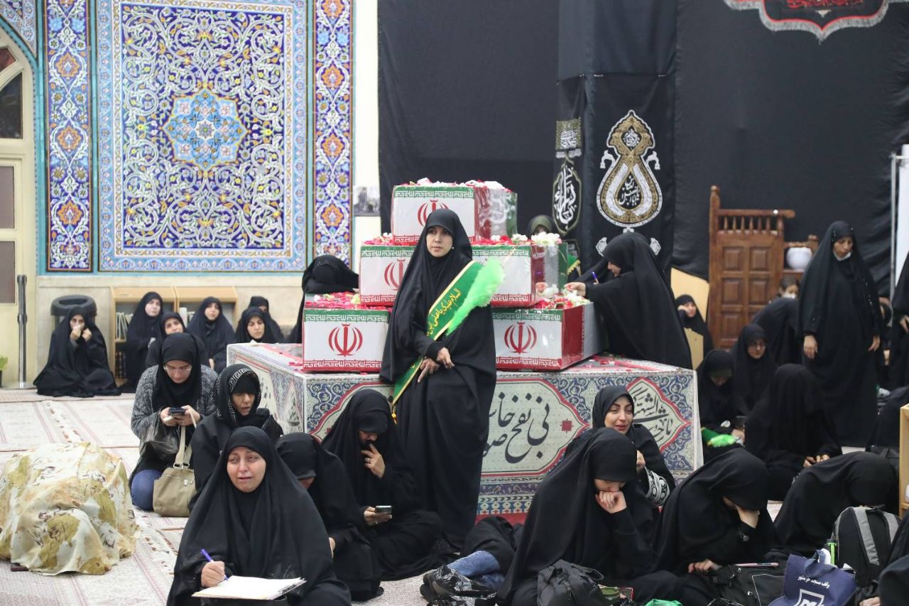 وداع مردم تهران با پیکرهای ۱۰۰ شهید گمنام در موزه ملی انقلاب اسلامی و دفاع مقدس