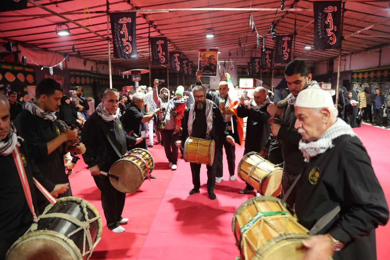 وداع مردم تهران با پیکرهای ۱۰۰ شهید گمنام در موزه ملی انقلاب اسلامی و دفاع مقدس